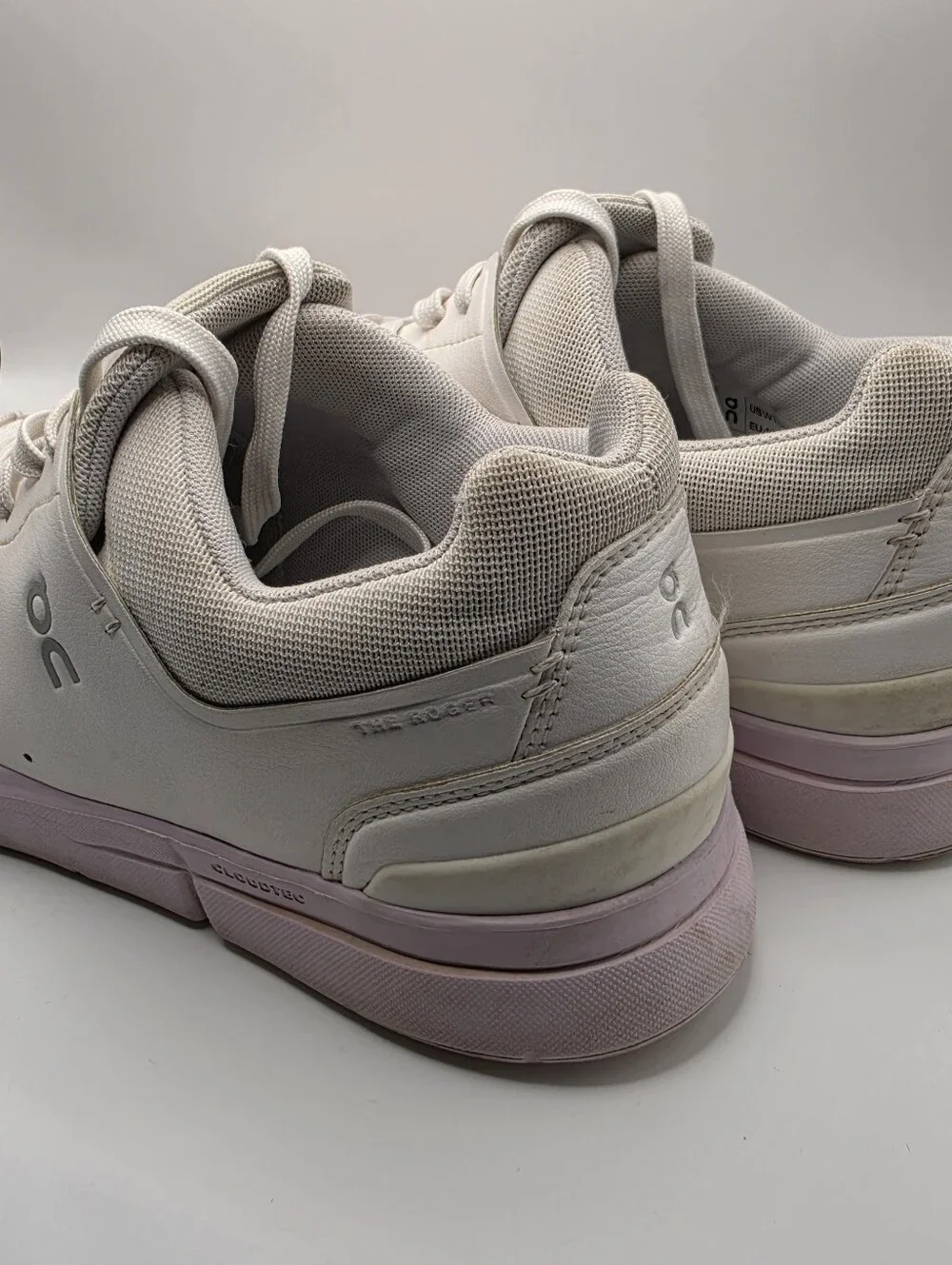 On THE ROGER Centre Court Sneakers — Women's US 11 / White + Lilac